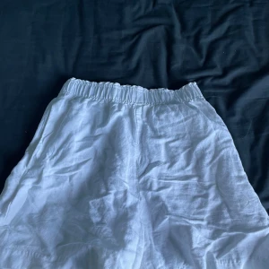 Linne shorts🥰🤩 - Ett par linneshorts i bra skick från H&M i storlek Xs❤️ skriv till mig om frågor eller fler bilder🤩🥰