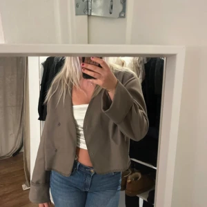 Brun jacka  - Från Gina Tricot storlek s 