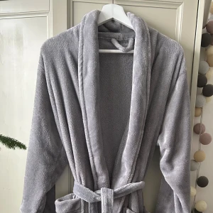Morgonrock - Ny morgonrock som inte används. I storlek medium. Säljes för 150.