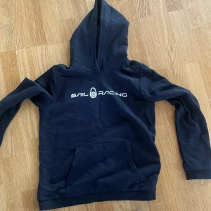 Sail Racing hoodie  - Nyskick i storlek 176 