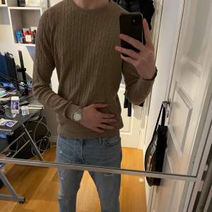 En fin beige tröja från Jack & Jones premium, i väldigt bra skick!