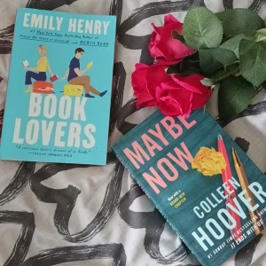 Böcker - Maybe now och booklovers! Inte läst och tänker inte läsa dem heller❤️ 50kr styck! 🫶😊