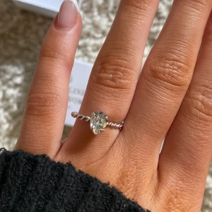 Caroline Svedblom ring - Supersöt Caroline Svedblom ring i silver. Den är knappt använd och inga defekter. Boxen kommer med💗💗