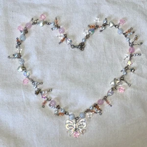 ’Princesscore’ Handgjort Pärlhalsband  - Längd: 47.5 - 50 cm. Längd kan justeras efter förfrågan.