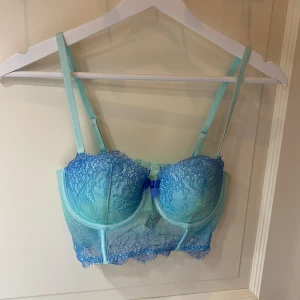 Victorias Secret Bh 32B - Superfin mermaid bh från Victorias Secret Strl 32B (passar 70-75B) 