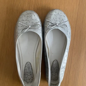 Ballerina silver - Något små i storleken!