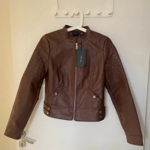 Skinnjacka - Helt oanvänd lapparna kvar, storlek S