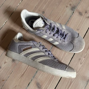Adidas Gazelle - Adidas sneakers, använda ett fåtal gånger :) 