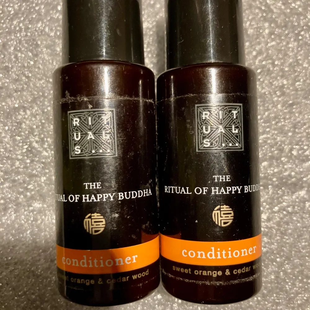 Oanvända, nya, två flaskor a 30 ml/st, happy buddha: sweet orange & cedarwood.. Övrigt.