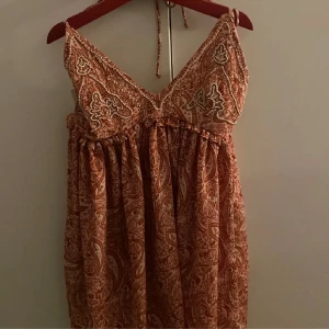 Sommar klänning  - Super fin klänning från Zara, prislapp kvar