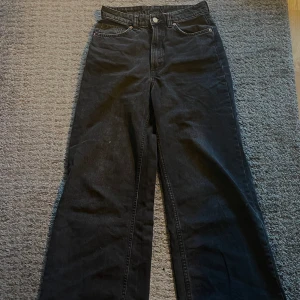 Retro Baggy Jeans - Svarta baggy jeans med inga defekter 