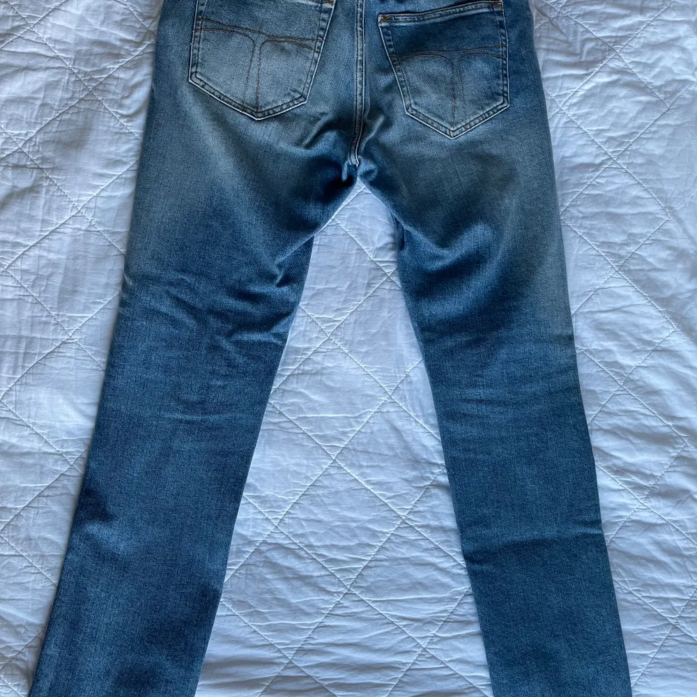Ljusa jeans, knappt använda!  - Storlek 30/32 . Jeans & Byxor.