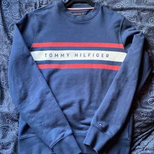 Säljer min Tommy Hilfinger tröja. Den är i bra skick, har använt den Max 5 gånger.  Pris kan diskuteras 