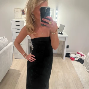 Tubklänning  - HELT OANVÄND tubklänning! tryck gärna köp nu för snabb och smidig affär! 💕