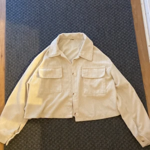 Beige ny kappa - Nyskick (använt en gång)