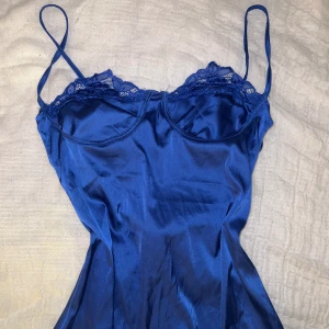 Sexig klänning - Snygg royal blue miniklänning 💙🩵💙