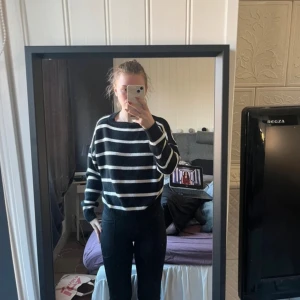 Stickad tröja - stickad tröja från shein i storlek xs. Välanvänd men inga defekter. 