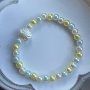 💛🌸💗🌟 - Egengjort armband🌸Passar dom allra flesta då tråden är stretchig men vill ni ha någon speciell storlek så kan ni skicka in vilka cm ni vill ha så fixar jag 🌟Köp sker via köp nu💗