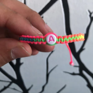 isaac  - estas pulseras las estoy bendiendo  para ber si me pueden ayudar  son para dama y para niñas  para ber si me pueden ayudar  si porfa  