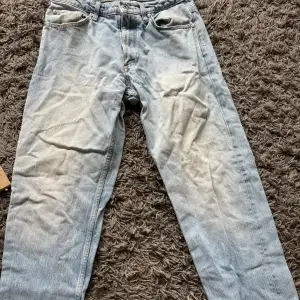 Säljer ett par Pull&Bear jeans som jag inte använt på länge  Storlek: 38 Skick: 7/10 Pris kan diskuteras 