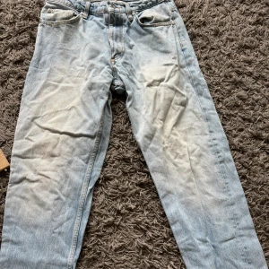 Pull&Bear jeans  - Säljer ett par Pull&Bear jeans som jag inte använt på länge  Storlek: 38 Skick: 7/10 Pris kan diskuteras 