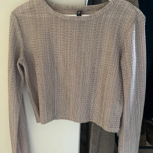 Glittrig topp - Topp med glittrig tråd💗