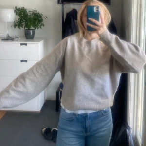 Stickad tröja weekday  - Superfin stickad tröja från weekday, den är lite nopprig på underarmarna men inget man tänker på💕💕