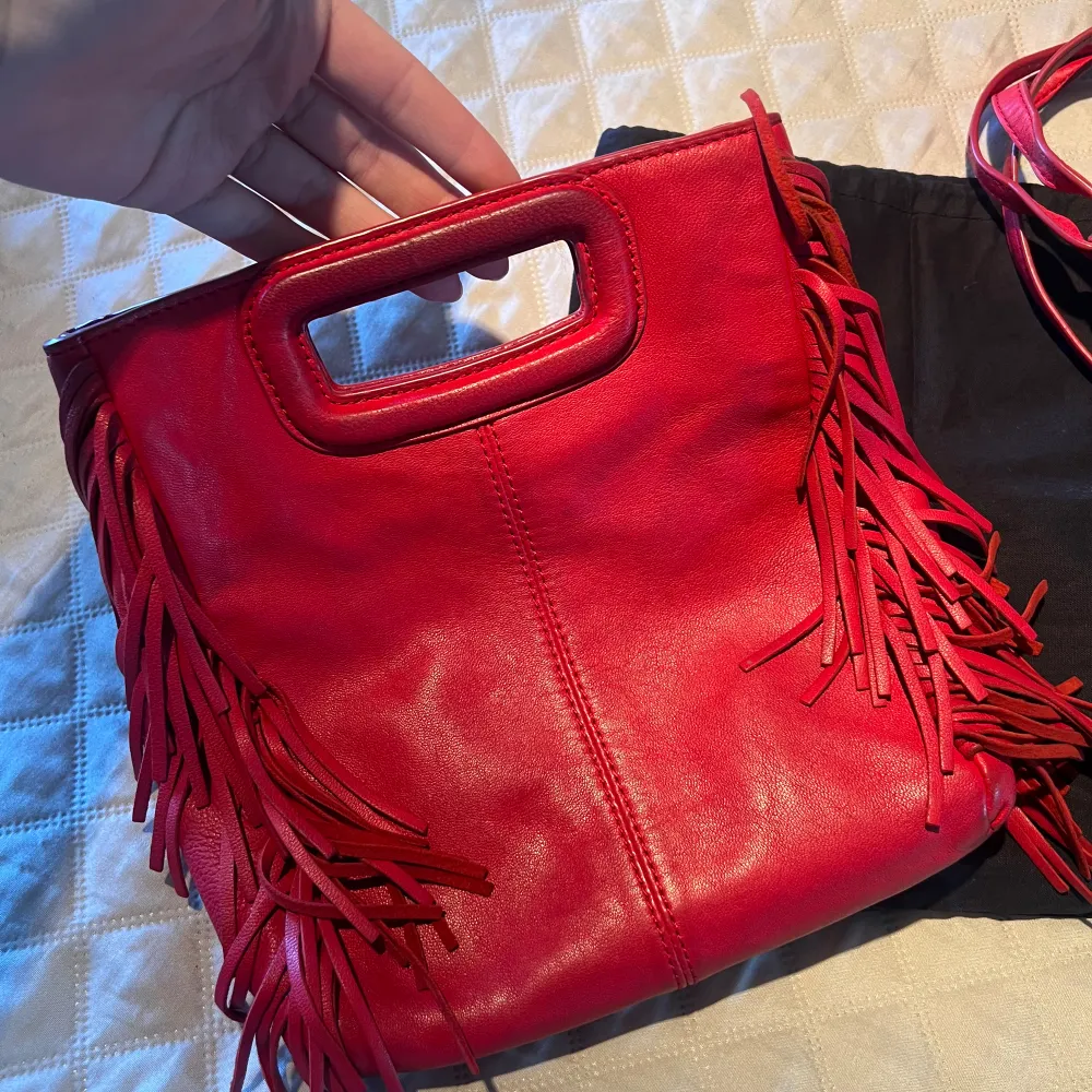 Röd maje väska . Väskor.