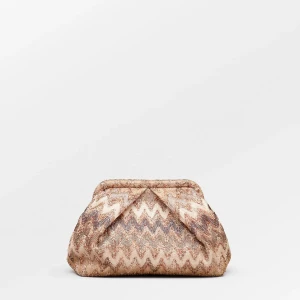 Becksöndergaard väska - Så populär och fin väska, perfekt till sommaren! Inga defekter!! Köpt i somras för  599 kr på Becksöndergaards hemsida! 