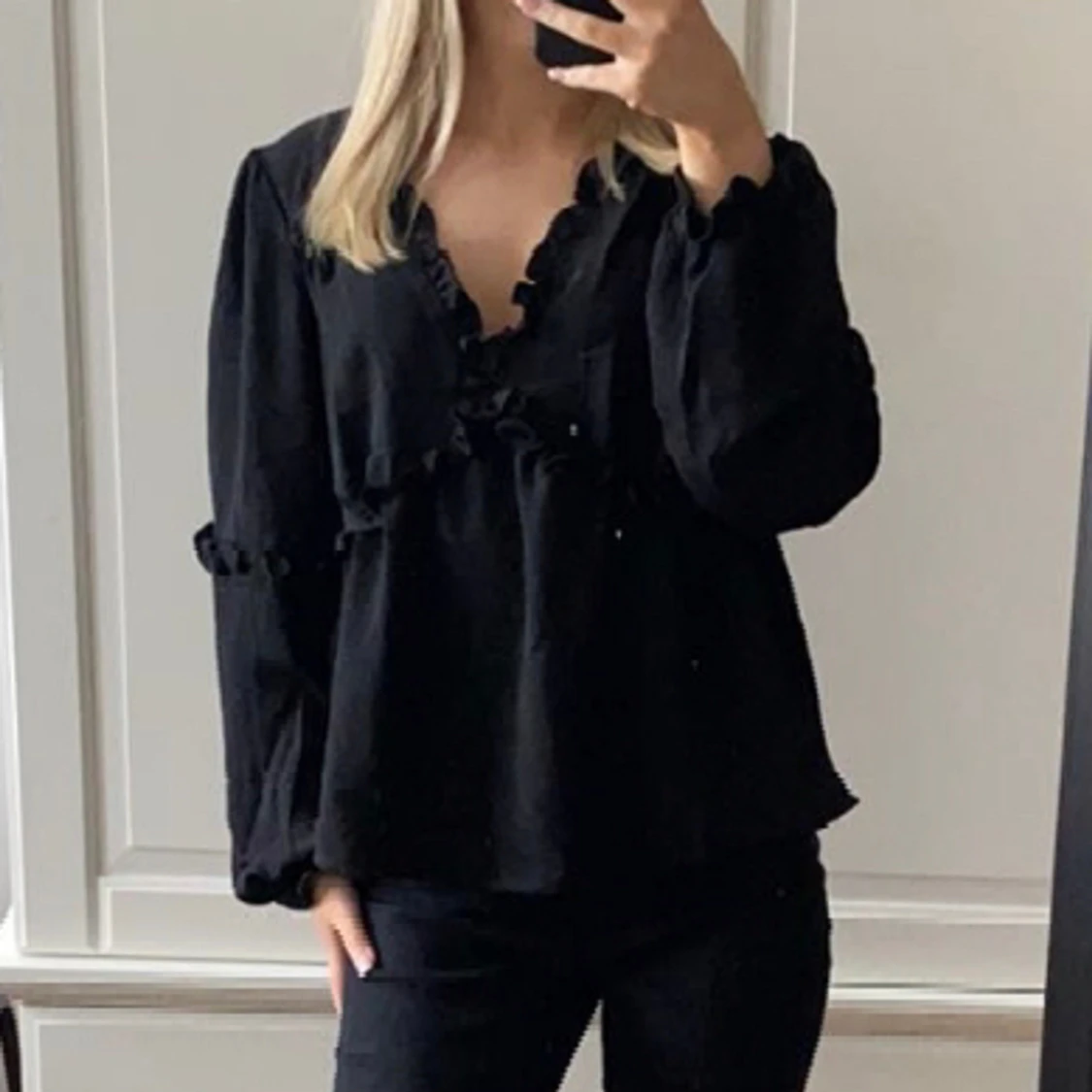 Svart volang blus - 90