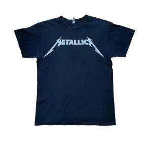 Metallica t-shirt i Strl L, bra skick Hör gärna av er om frågor😊 Har många liknande annonser uppe så kolla också dem!