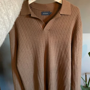 Tröja från Riley, small | nyskick - Helt oanvänd tröja från Riley i storlek small. Passar s/m. Perfekt skick. Pris kan diskuteras! 