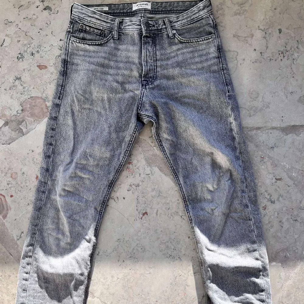 Jack and Jones jeans i modellen loose/chris. Storlek 30:32. Bara att skriva vid funderingar eller fler bilder!. Jeans & Byxor.