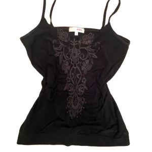 Linne - Supersött linne med detalj fram!💕