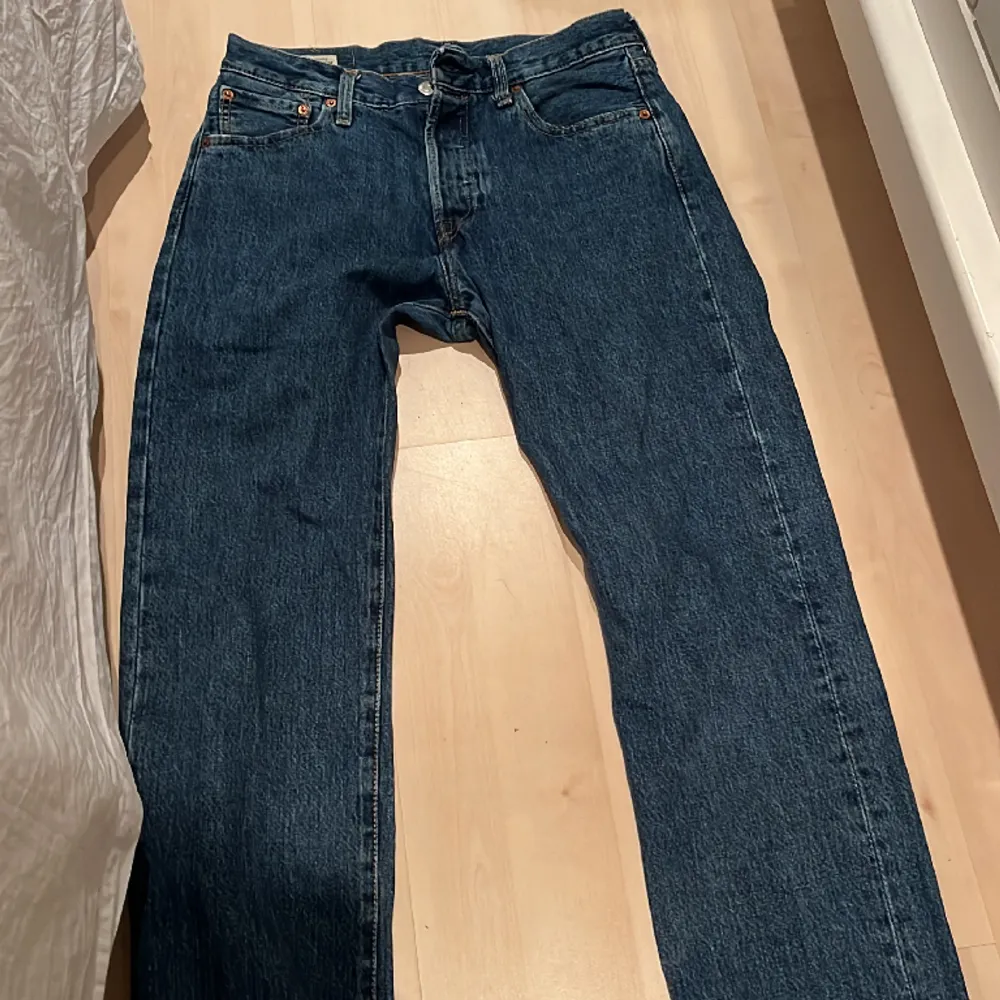 Stilrena jeans från levis, aldrig använda. W30 L30  Pris kan diskuteras . Jeans & Byxor.