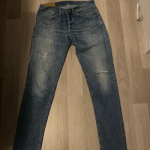 Dondup george jeans - Säljer nu mina grishiga dondup george storlek 32🥂skick 9/10 hör av dig vid minsta fundering🔥🤝