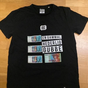 Odz tröjor - Gammal gubbe tröjan storlek L  Snabba skor storlek L Lyrica tröjan storlek L Bra skick! Alla 3 för 700 