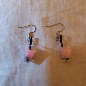 Boba örhänngen - Rosa boba örhänngen i ett väldigt bra skick. 
