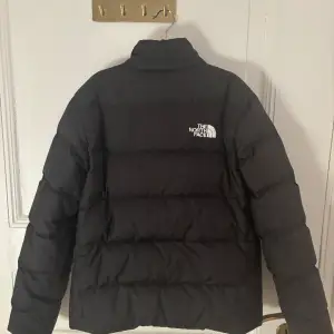 North face jacket (XS)  Very good quality 