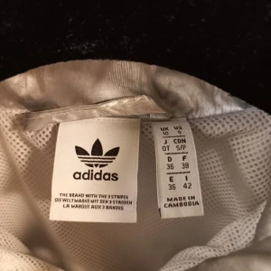 Adidas silver dress - Använd 3 gånger, är i skick som ny. Strl S/36