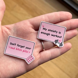 Egendesignade Klistermärken  - Klistermärken med mental health designer av lovelyhomecraft 🩷 8 kronor/styck eller mängdrabatt: 5 st för 35 kr, 10 st för 65 kr ❤️ ca 4,5  cm