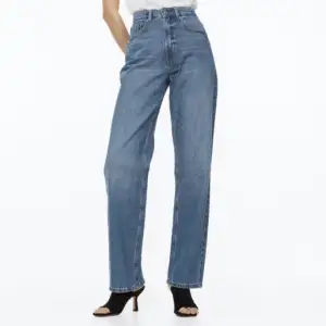 Jeans från Hm, högmidjade och långa. Köptes till en dansuppvisning, har inte använt dem sen dess.💕