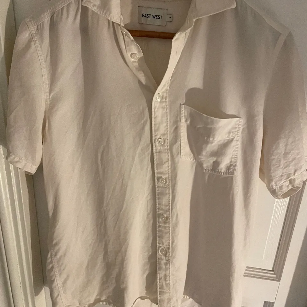 Säljer denna snygga skjorta från ”Brothers” köptes för 700kr!. Skjortor.