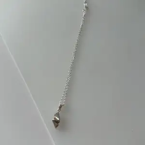Fint halsband från sisi copenhagen perfekt till allahjärtansdag present❤️❤️  (Akta silver)