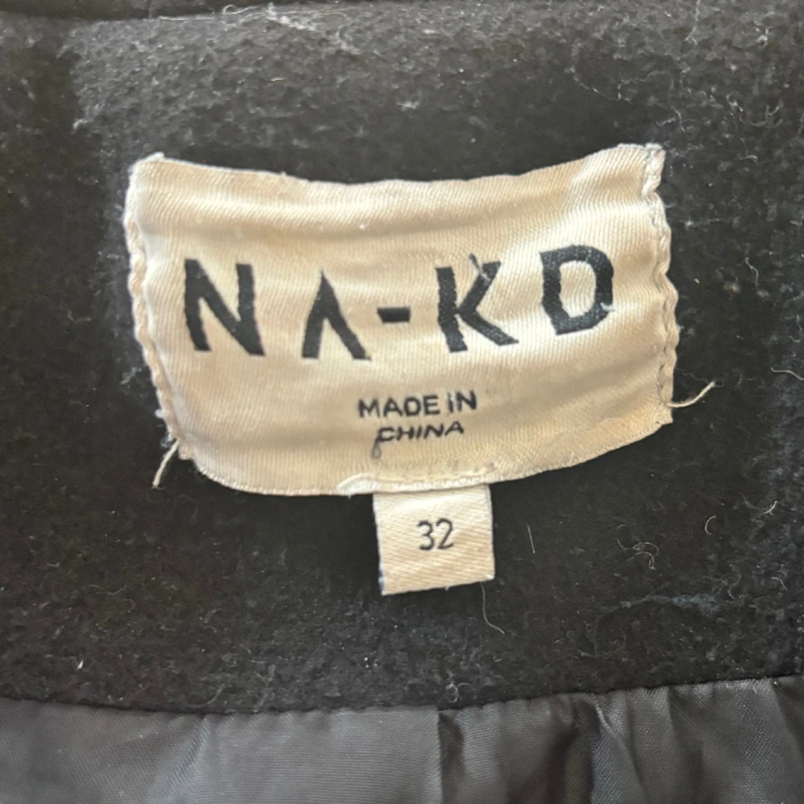 Svart kappa NA-KD - 91