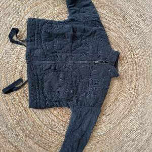 Snygg svart jacka från Zara, använt fåtal gånger