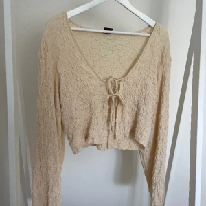 Gina blus/topp - Söt sommartopp/blus från Gina tricot! Endast använd ett fåtal gånger. 