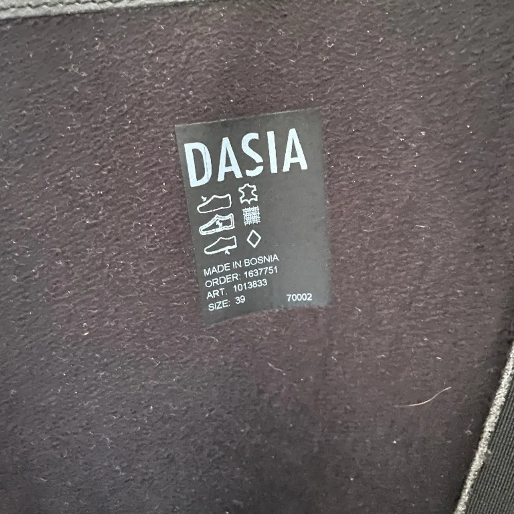 Lätt begagnade Dasia läderstövlar. Använda fåtal gånger. Säljes pga lite för hög klack för mig. Nypris 2200:-. Skor.