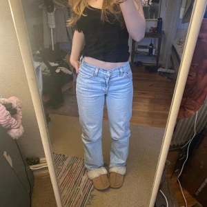 Levis 501  - Ljusblå Levis 501s. Skitsnygga, jätte sköna. Inga defekter och använda väldigt sparsamt. Original pris 1250 💞