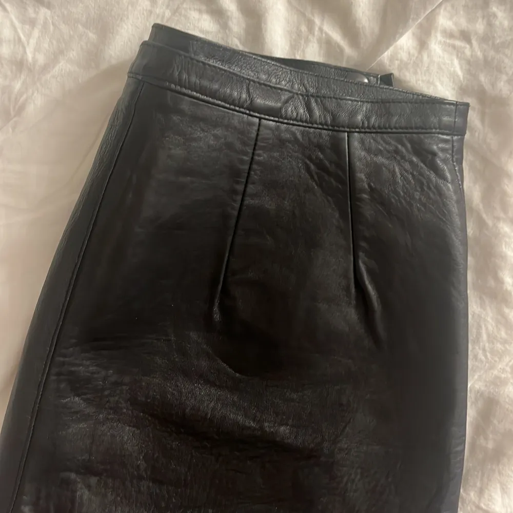 Supertrendiga skinn shorts som ej används!! 10/10 skick❤️❤️❤️. Shorts.